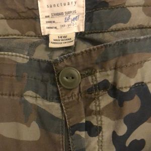 Sanctuary CAMO cargo roll up capris